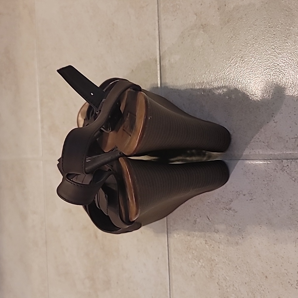 Sandals - Picture 3 of 3
